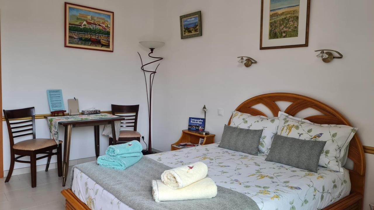 Chambres d'hôtes B&B La Bergeronnette avec piscine couverte chauffée Bizanet Exterior foto