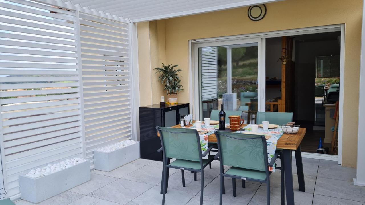 Chambres d'hôtes B&B La Bergeronnette avec piscine couverte chauffée Bizanet Exterior foto